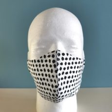 Kasvomaski valkoinen mustilla pisteillä